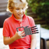 Kind bouwt 4M KidzLabs Robotic Hand – educatief STEM speelgoed