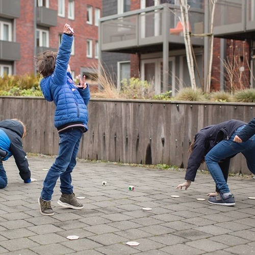 bs-toys-beestjes-zoekspel-buitenspelen actief buitenspel kinderen BS Toys Beestjes Zoekspel park