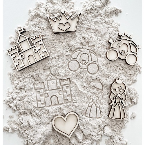 leuk-met-letters-kleine-vultrays-prinses-stempels-in-het-zand.jpg (1) Sensorisch speelgoed prinses voor sorteren en vullen