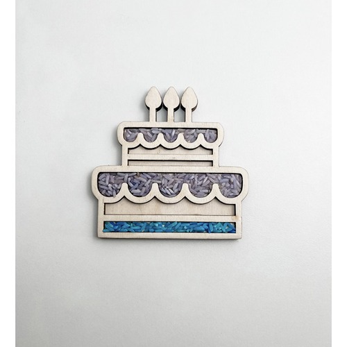 leuk-met-letters-sensorisch-spel-houten-speelrijst-taart-het-speellab.jpg (1) houten taart tray gevuld met speelrijst Het Speellab