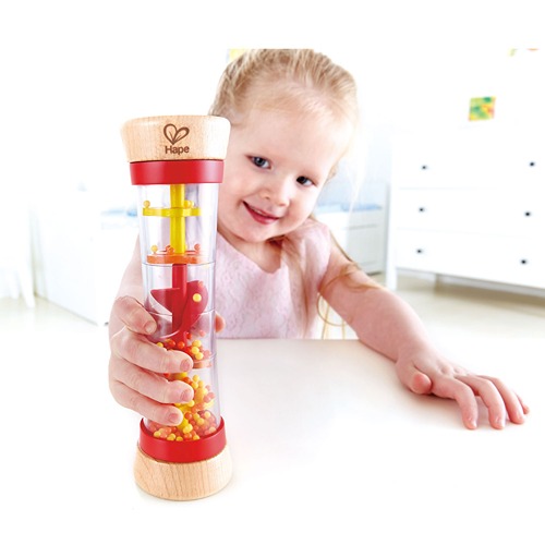 Rode Hape regenmaker van duurzaam hout en kunststof voor baby’s – sensorisch speelgoed