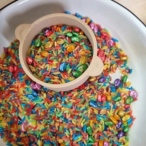 Milieuvriendelijk PLA zeefje in speelrijst in bak