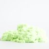 Close up van groen magicsand van sensoryfun wat sensomotoriek stimuleert
