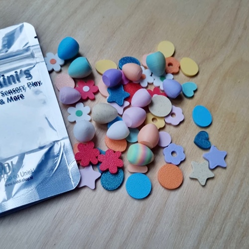 Kiddi Magic mini;'s pasen in hersluitbaar zakje PLA figuren sensorisch en open einde spel