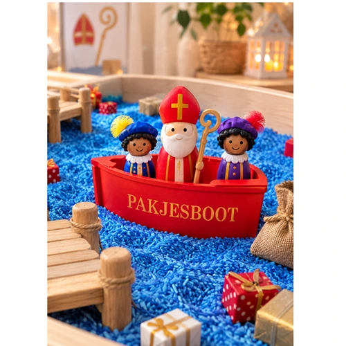 Sinterklaas-houten-pakjesboot-rollenspel-thema Sint en piet in de houtenpakjesboot in de speelbak met rijst en cadeautjes