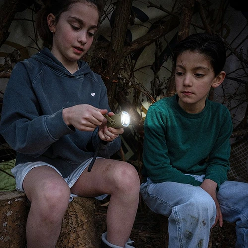huckleberry-zaklamp-buitenavonturen Kikkerland Huckleberry Rechargeable Flashlight